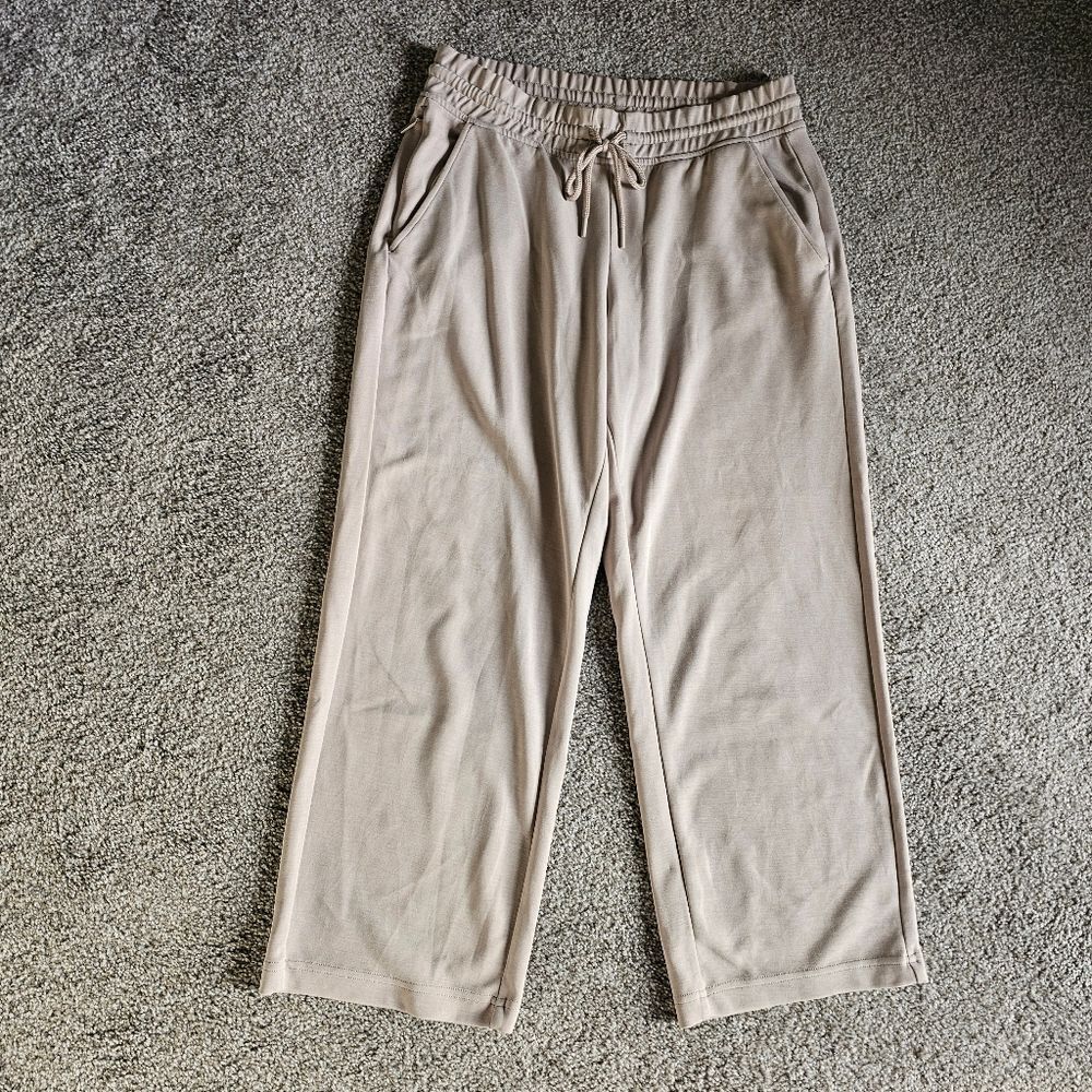 Athleta Seasoft Straight Cropped Pant - Picture 3 of 8